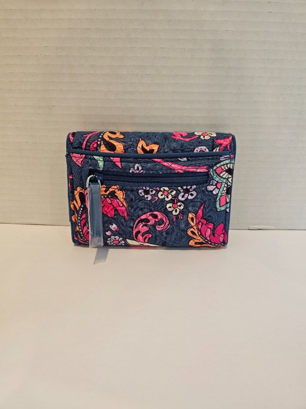 NWT Vera Bradley RFID Riley Compact Wallet Dragon Fruit Floral Paisley Blue Pink - Picture 2 of 12